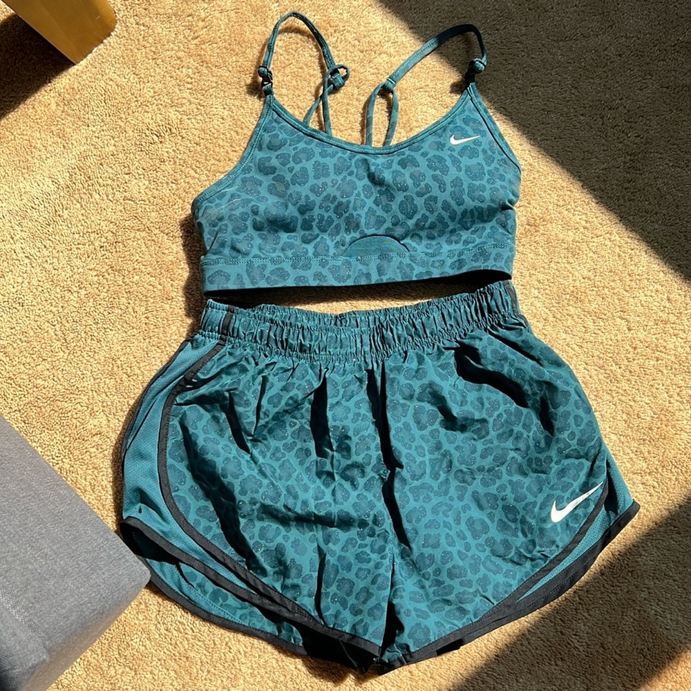 Nike cheetah set
